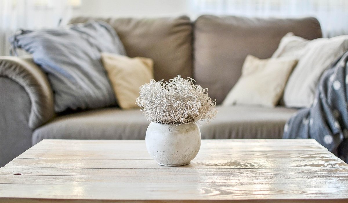 Seasonal Decor Ideas for a Cosy Autumn Mantelpiece